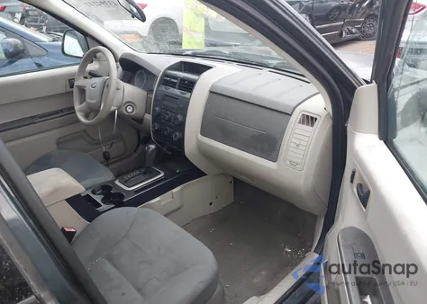 2008 Ford Escape Xls/Xls Manual z USA, uszkodzony, nr VIN 1FMCU02Z28KB10878